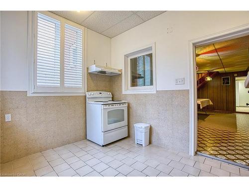 633 Rosseau Road, Hamilton, ON - Indoor Photo Showing Kitchen