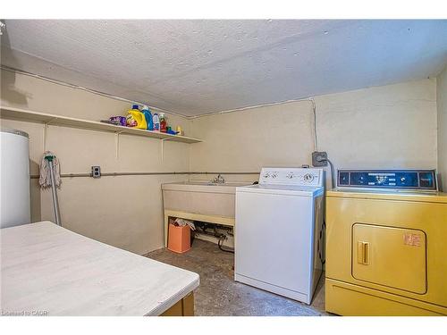 633 Rosseau Road, Hamilton, ON - Indoor Photo Showing Laundry Room
