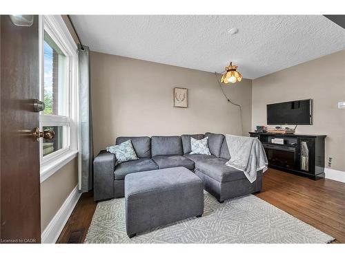 244 Cope Street, Hamilton, ON - Indoor Photo Showing Living Room