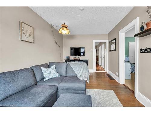 244 Cope Street, Hamilton, ON - Indoor Photo Showing Living Room