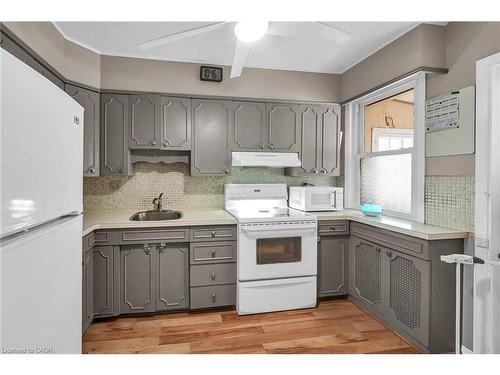 244 Cope Street, Hamilton, ON - Indoor Photo Showing Kitchen