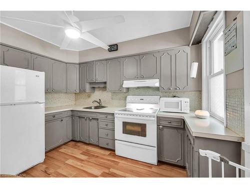 244 Cope Street, Hamilton, ON - Indoor Photo Showing Kitchen