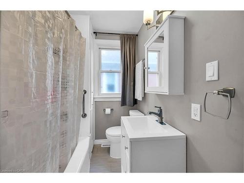 244 Cope Street, Hamilton, ON - Indoor Photo Showing Bathroom
