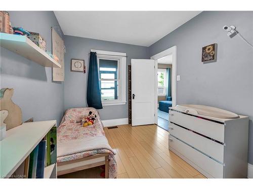 244 Cope Street, Hamilton, ON - Indoor Photo Showing Bedroom