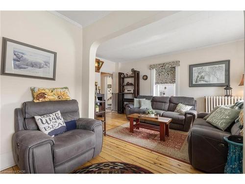 11011 Guelph Line, Milton, ON - Indoor Photo Showing Living Room