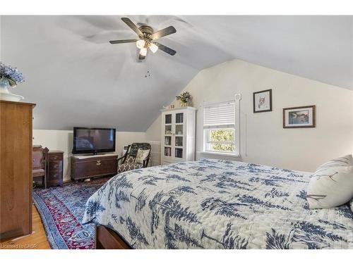 11011 Guelph Line, Milton, ON - Indoor Photo Showing Bedroom