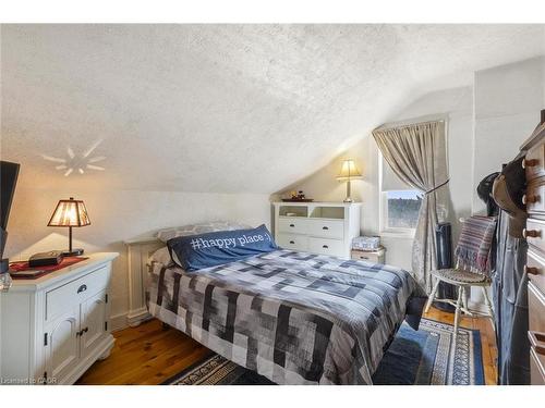 11011 Guelph Line, Milton, ON - Indoor Photo Showing Bedroom