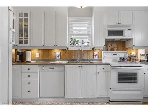 11011 Guelph Line, Milton, ON - Indoor Photo Showing Kitchen With Double Sink