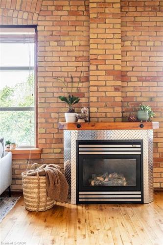 44-36 Margaret Street, Hamilton, ON - Indoor Photo Showing Living Room With Fireplace