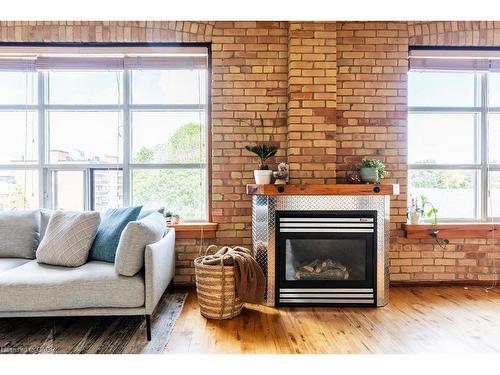 44-36 Margaret Street, Hamilton, ON - Indoor Photo Showing Living Room With Fireplace