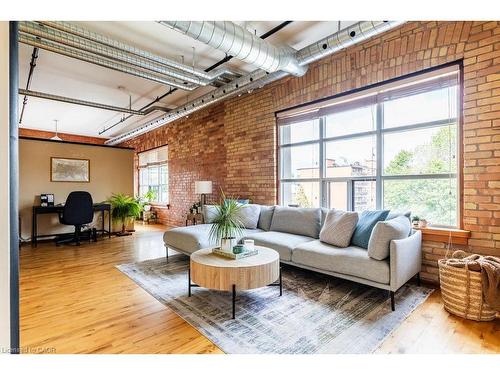 44-36 Margaret Street, Hamilton, ON - Indoor Photo Showing Living Room
