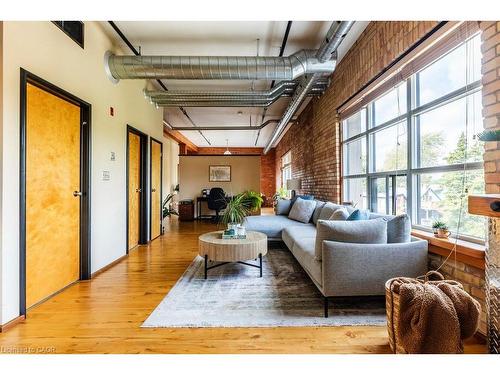 44-36 Margaret Street, Hamilton, ON - Indoor Photo Showing Living Room
