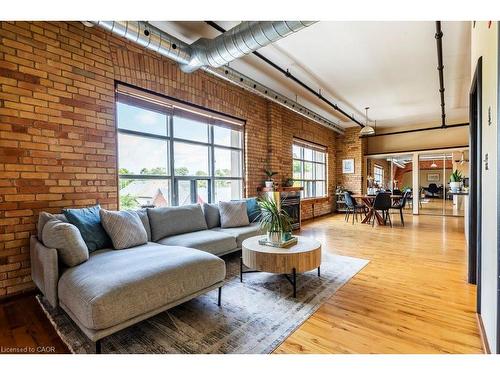 44-36 Margaret Street, Hamilton, ON - Indoor Photo Showing Living Room