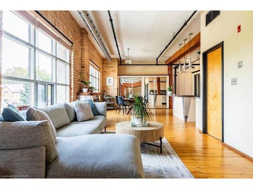 44-36 Margaret Street, Hamilton, ON - Indoor Photo Showing Living Room