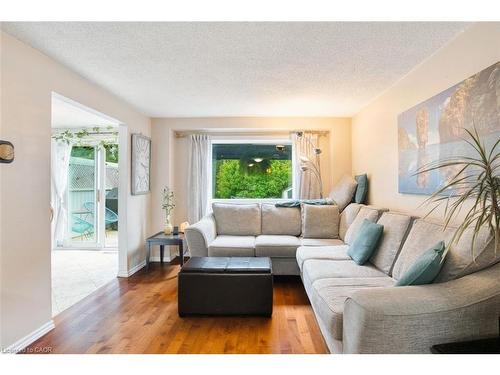 135 Eastforest Trail, Kitchener, ON - Indoor Photo Showing Living Room
