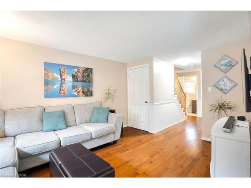 135 Eastforest Trail, Kitchener, ON - Indoor Photo Showing Living Room