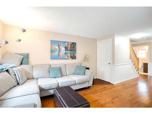 135 Eastforest Trail, Kitchener, ON - Indoor Photo Showing Living Room