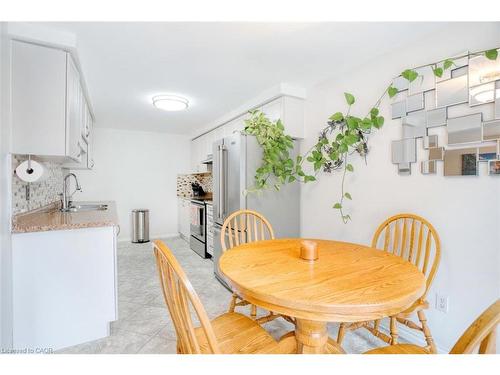 135 Eastforest Trail, Kitchener, ON - Indoor Photo Showing Dining Room