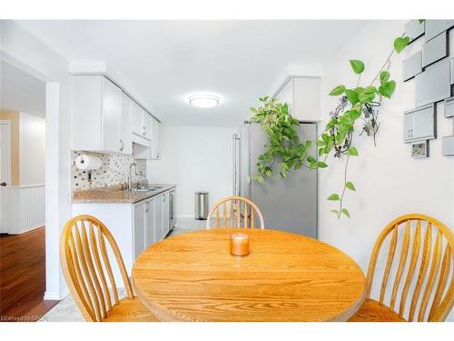 135 Eastforest Trail, Kitchener, ON - Indoor Photo Showing Dining Room
