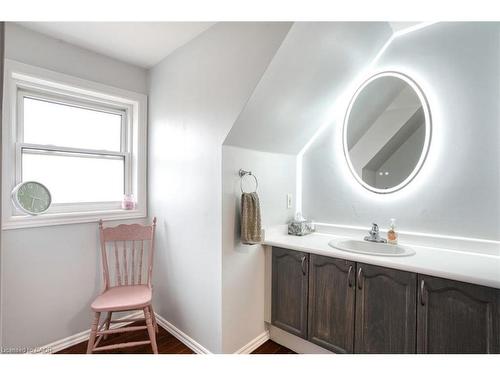 135 Eastforest Trail, Kitchener, ON - Indoor Photo Showing Bathroom
