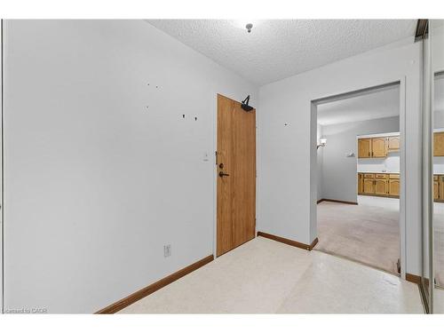 305-400 Champlain Boulevard, Cambridge, ON - Indoor Photo Showing Other Room