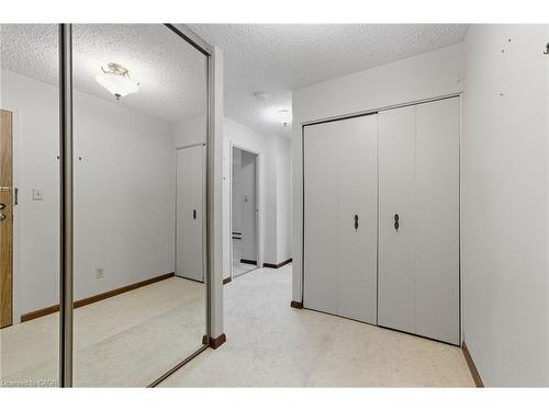 305-400 Champlain Boulevard, Cambridge, ON - Indoor Photo Showing Other Room