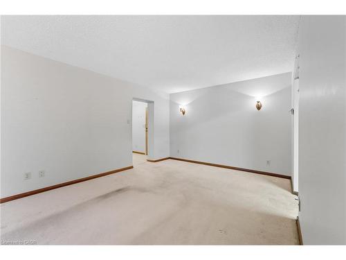 305-400 Champlain Boulevard, Cambridge, ON - Indoor Photo Showing Other Room