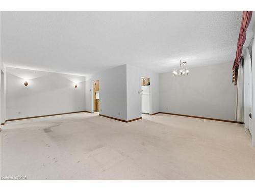 305-400 Champlain Boulevard, Cambridge, ON - Indoor Photo Showing Other Room