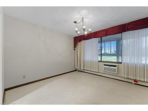 305-400 Champlain Boulevard, Cambridge, ON - Indoor Photo Showing Other Room