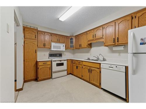 305-400 Champlain Boulevard, Cambridge, ON - Indoor Photo Showing Kitchen With Double Sink