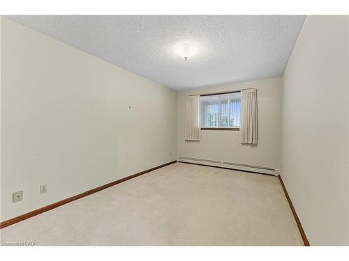 305-400 Champlain Boulevard, Cambridge, ON - Indoor Photo Showing Other Room