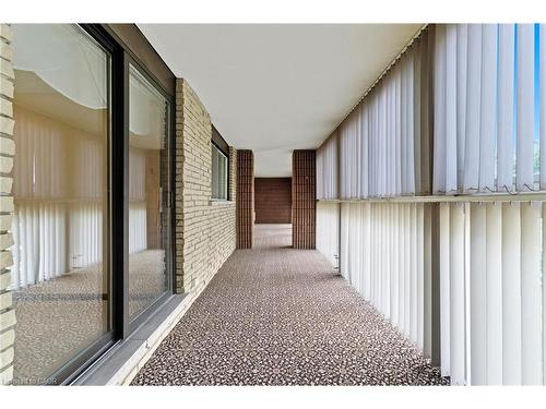 305-400 Champlain Boulevard, Cambridge, ON -  With Exterior