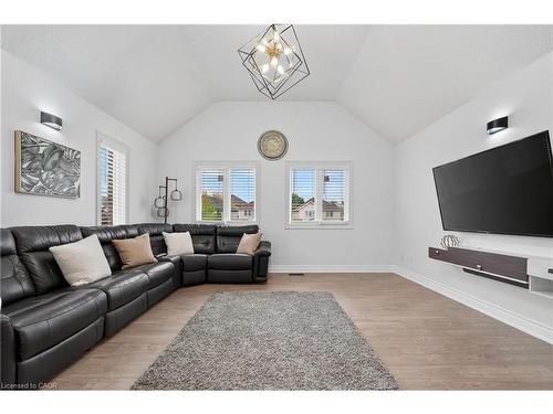 19 Marl Meadow Drive, Kitchener, ON - Indoor Photo Showing Living Room
