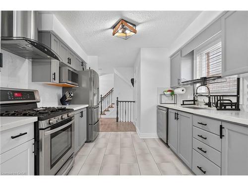 19 Marl Meadow Drive, Kitchener, ON - Indoor Photo Showing Kitchen