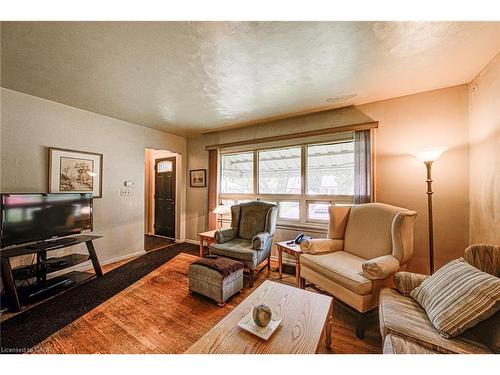 105 Lorne Crescent, Kitchener, ON - Indoor Photo Showing Living Room