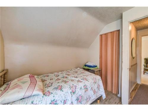 105 Lorne Crescent, Kitchener, ON - Indoor Photo Showing Bedroom