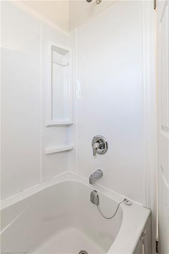 2-65 Mount Albion Road, Hamilton, ON - Indoor Photo Showing Bathroom