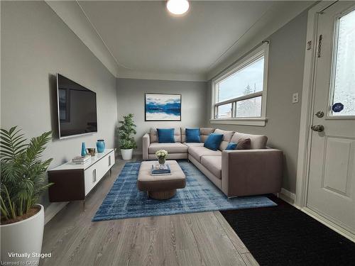46 Delena Avenue S, Hamilton, ON - Indoor Photo Showing Living Room