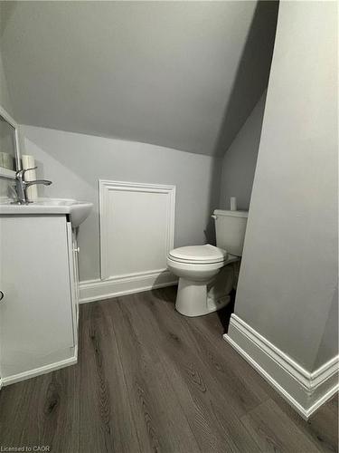 46 Delena Avenue S, Hamilton, ON - Indoor Photo Showing Bathroom