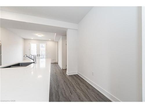 8-99 Roger Street, Waterloo, ON - Indoor Photo Showing Other Room