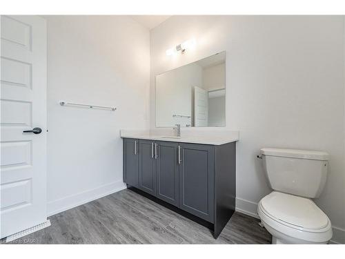 8-99 Roger Street, Waterloo, ON - Indoor Photo Showing Bathroom