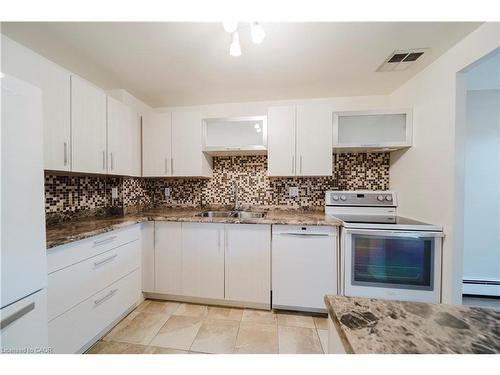 110-279 Chandler Drive, Kitchener, ON - Indoor Photo Showing Kitchen