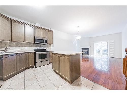 3-163 Livingston Avenue, Grimsby, ON - Indoor Photo Showing Kitchen With Double Sink