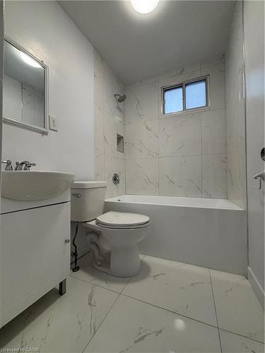 46 Delena Avenue S, Hamilton, ON - Indoor Photo Showing Bathroom
