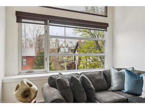 313-50 Main Street, Dundas, ON - Indoor Photo Showing Other Room