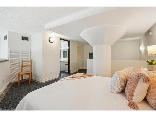 313-50 Main Street, Dundas, ON - Indoor Photo Showing Bedroom