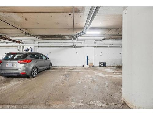 313-50 Main Street, Dundas, ON - Indoor Photo Showing Garage