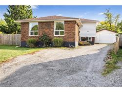 16 Roxborough Court  St. Catharines, ON L2M 6E3