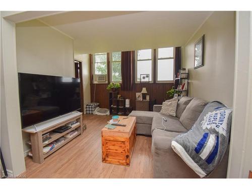 334789 33Rd Line, Ingersoll, ON - Indoor Photo Showing Living Room