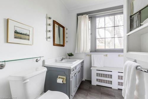 45 Markland Street, Hamilton, ON - Indoor Photo Showing Bathroom